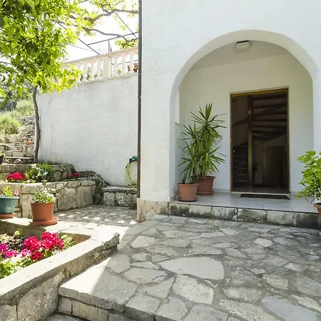 Nadine Apartmán Okuklje