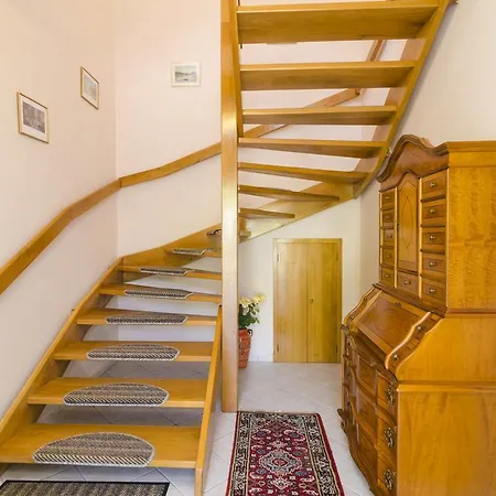 Nadine Apartman